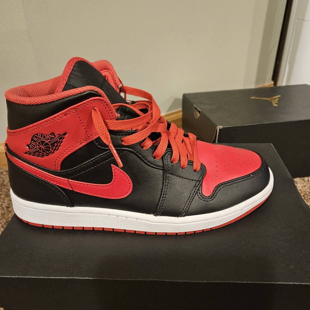 Sneakers - Picture 7 of 7